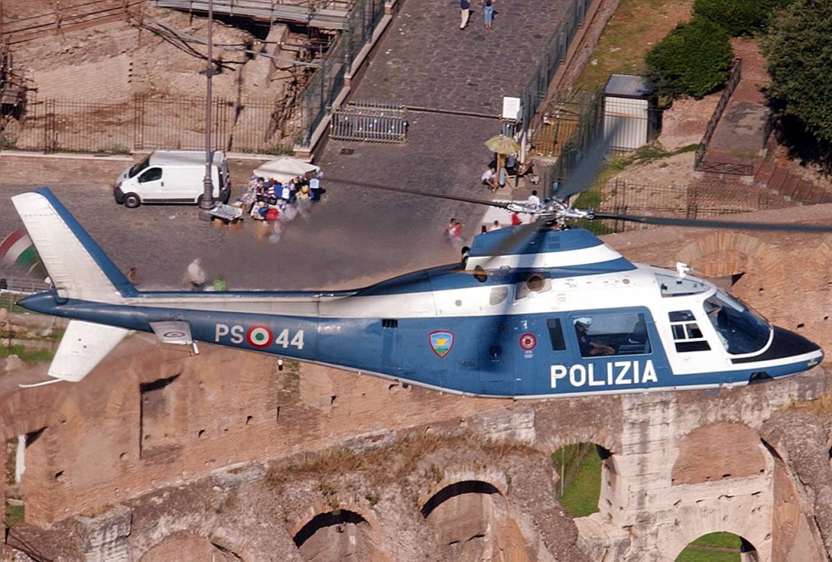 Roma, cade elicottero della polizia: 2 morti