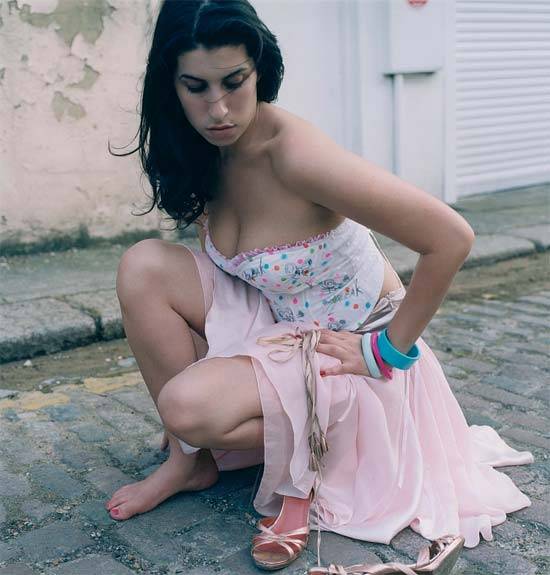 Torna Amy Winehouse. Gli stravizi annebbiano la regina del soul