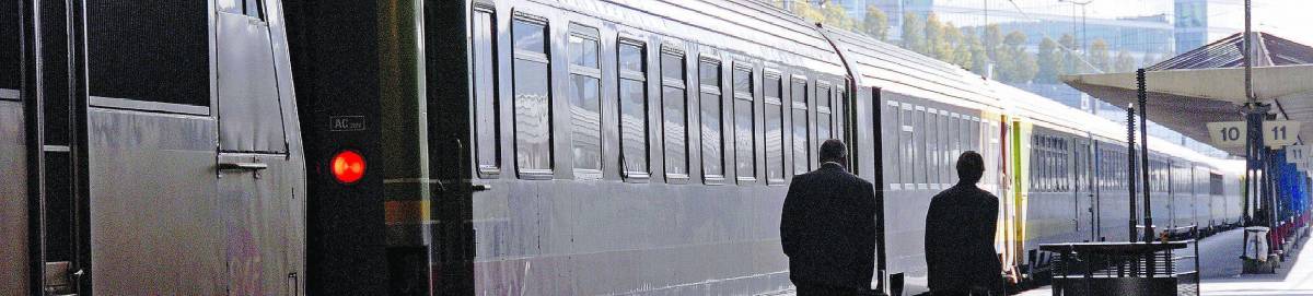 I ferrovieri paralizzano la Francia ma per i sondaggi ha vinto Sarkozy
