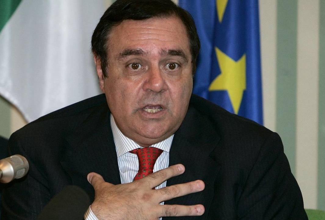 De Magistris indaga su Mastella, 
la procura gli toglie l'inchiesta