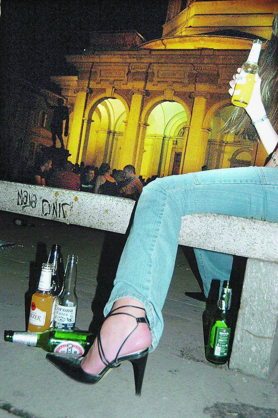 Macché divieti. Guardate  quanto bevono durante le notte