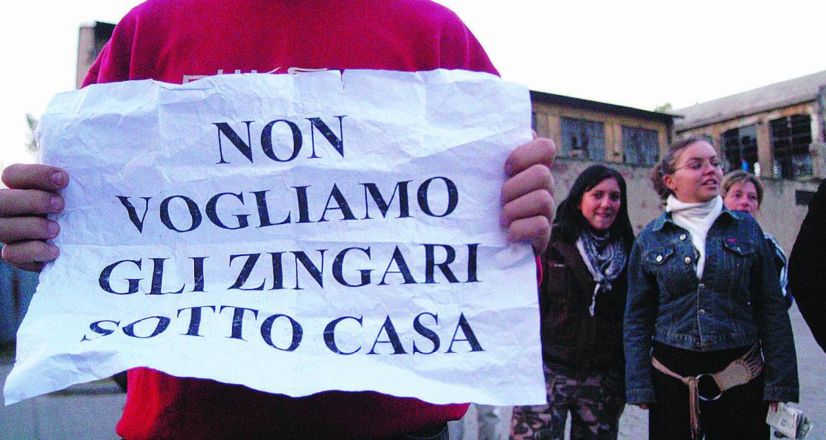Case occupate dai rom, i cittadini li sfrattano