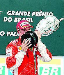 Rossa in copertina celebrata nel mondo