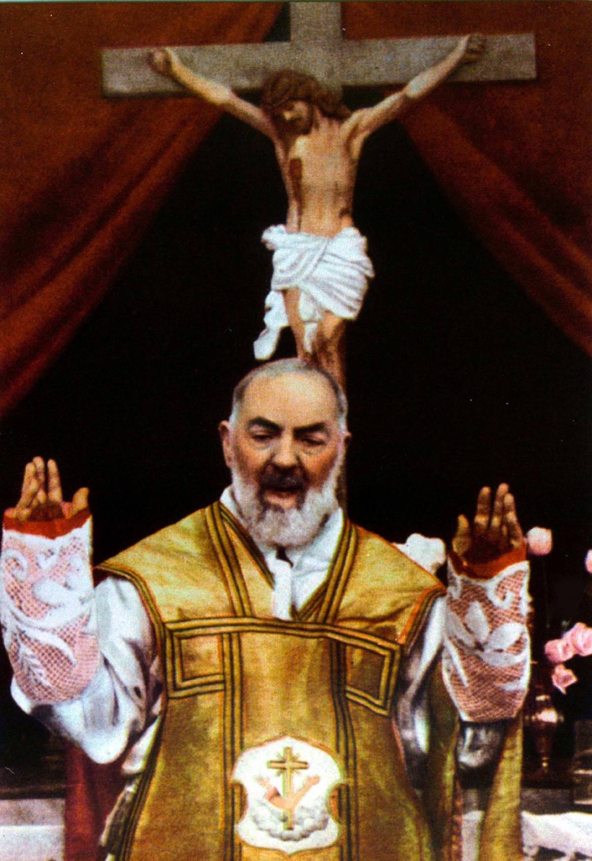 Nuovo attacco a Padre Pio: "Stimmate false"