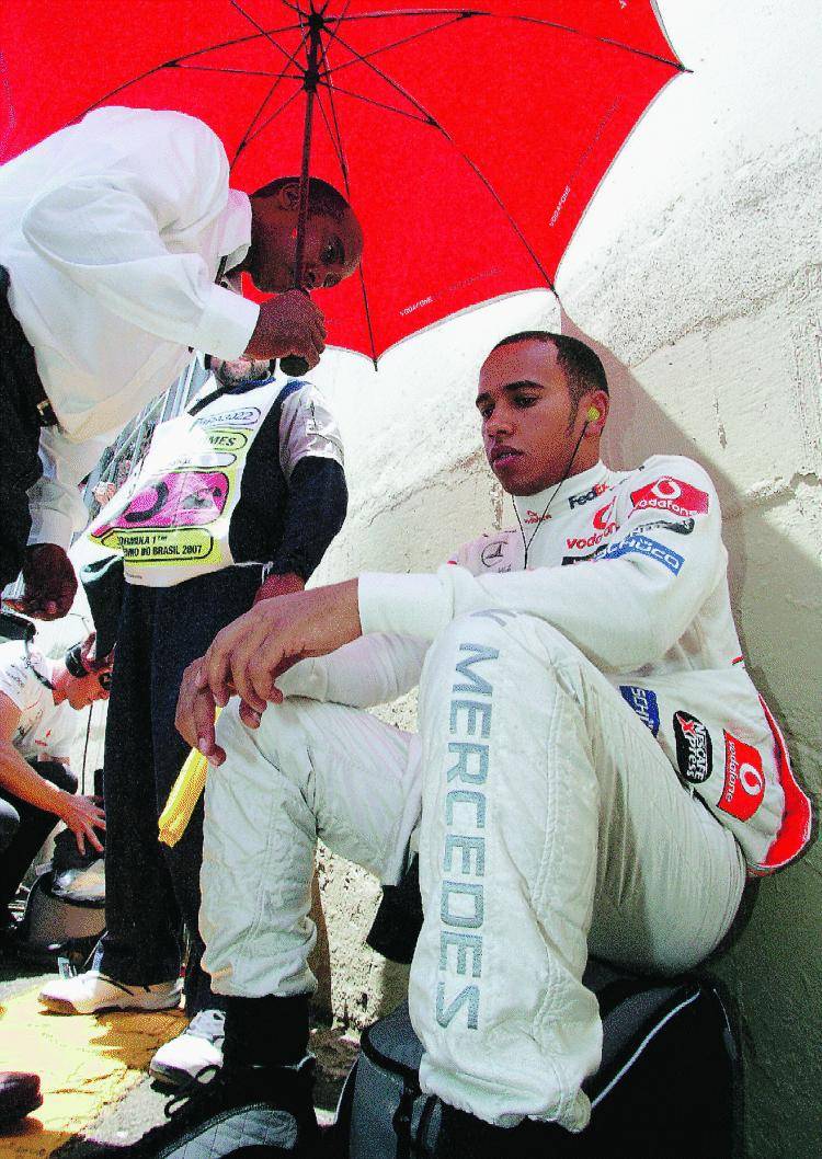 Mondiale sub judice, Mercedes frena la McLaren insiste