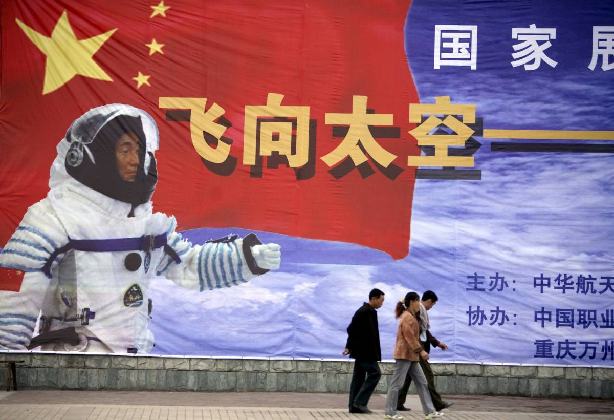 La Cina lancia un satellite lunare