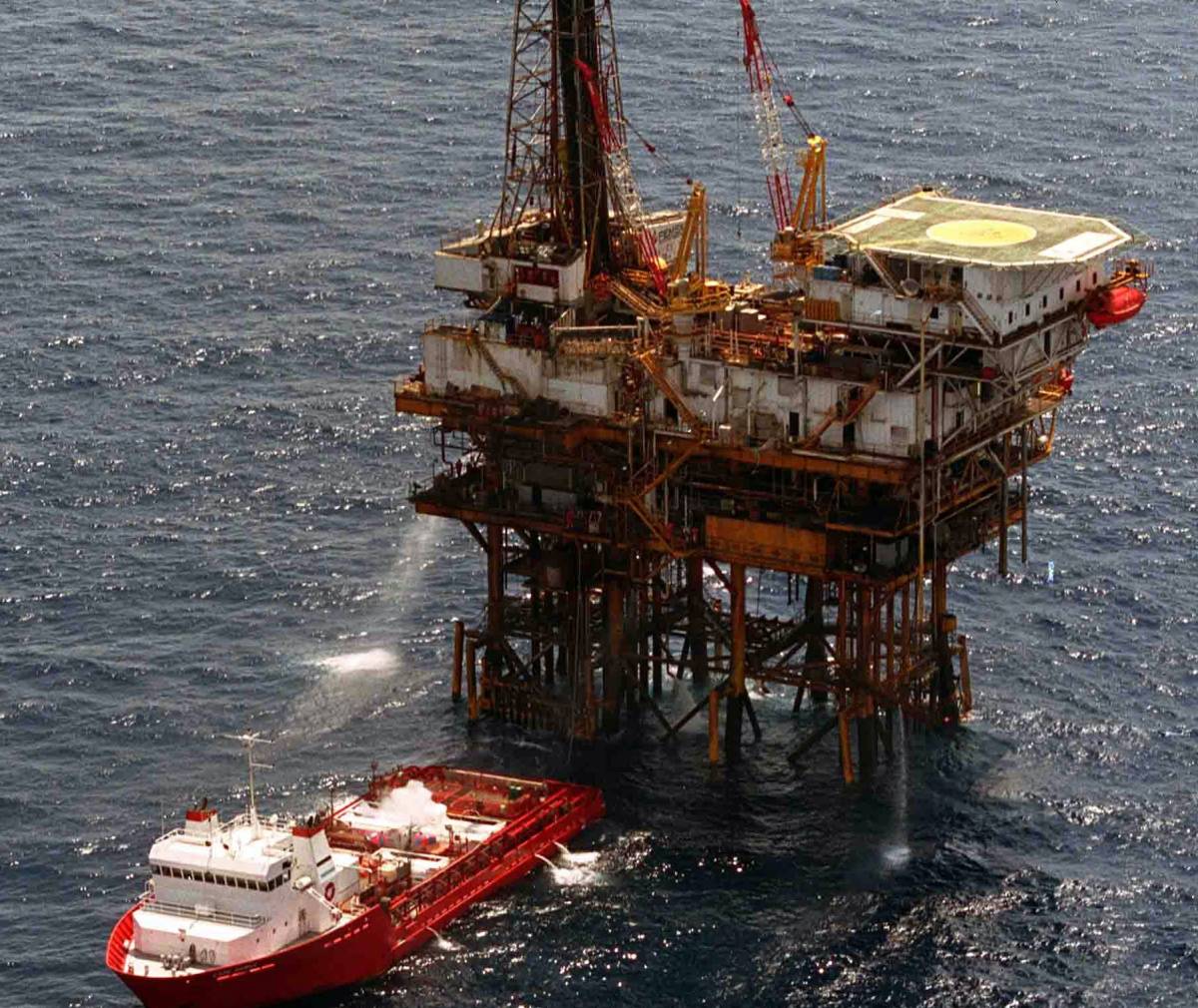 Messico, esplode piattaforma petrolifera: 18 morti, 7 dispersi