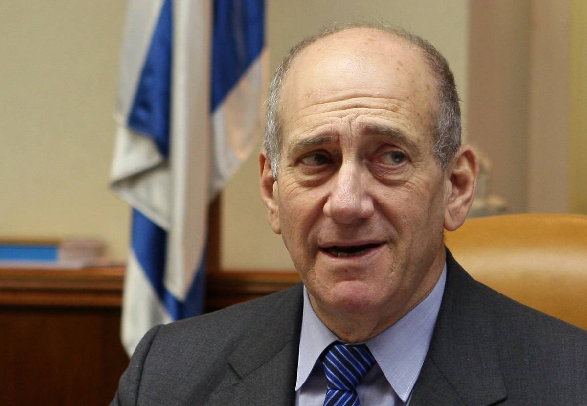 Olmert: "Ho un tumore, 
ma resto al mio posto"