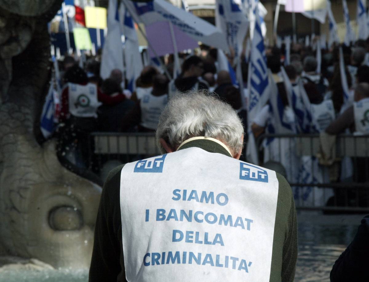 Sicurezza, tabaccai in piazza: "Abbandonati dallo Stato"
