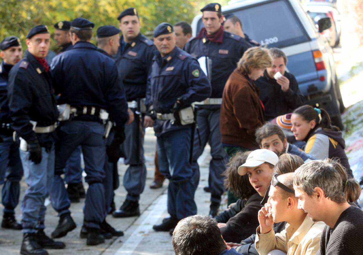 Blitz e controlli nei campi nomadi in tutta Italia