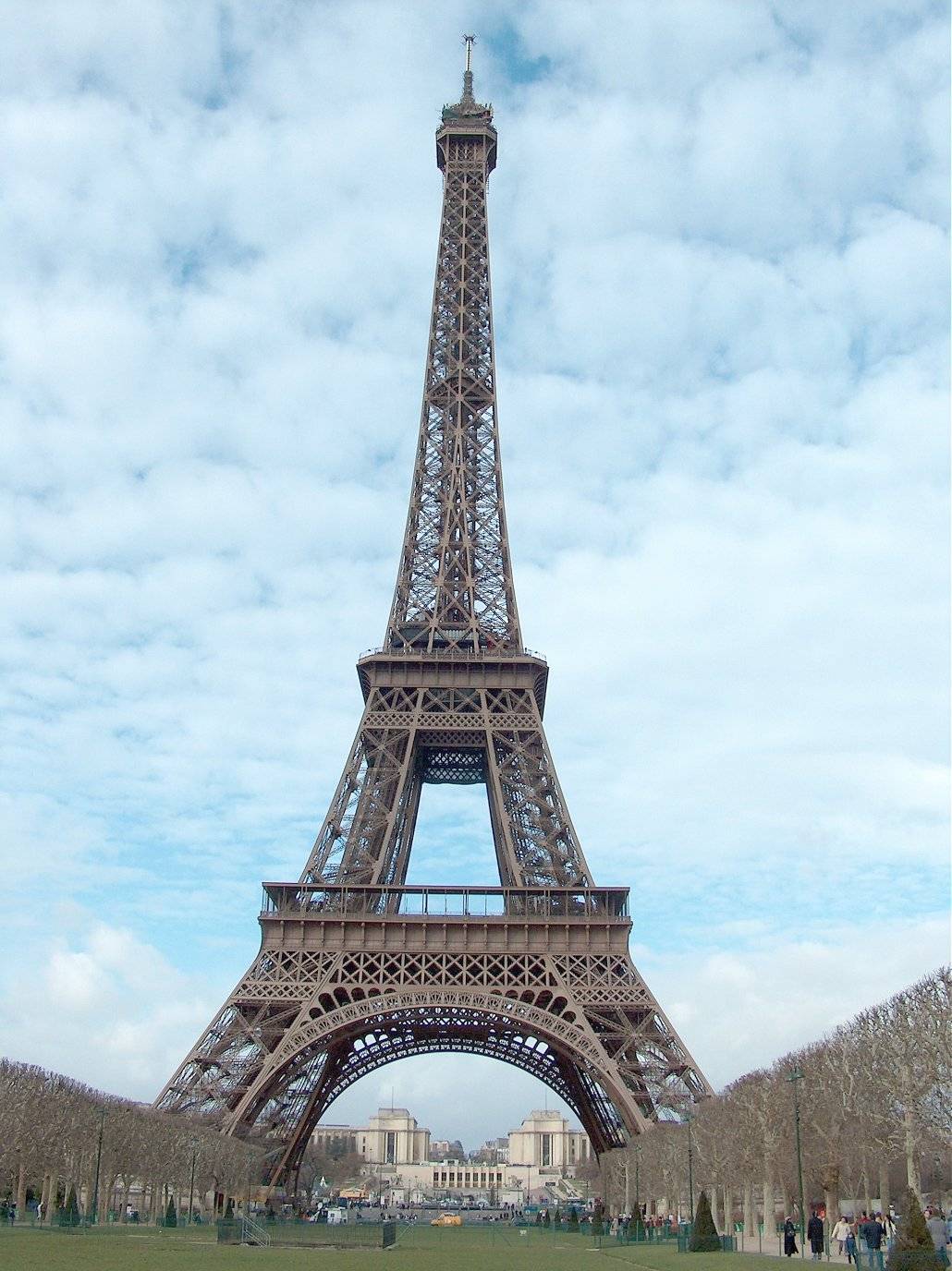 All'asta un pezzo della Torre Eiffel