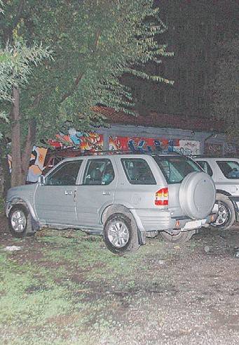 E a Milano i nomadi girano in Suv