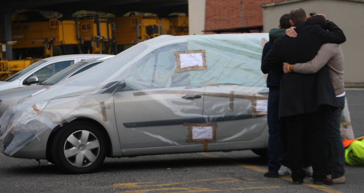 L’agente indagato per omicidio: "Ha sparato ad altezza uomo"