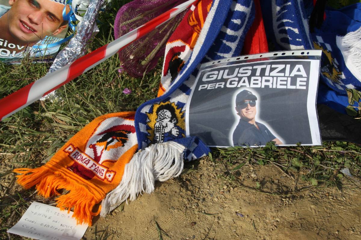 La marcia su Roma degli ultras 
"Alto rischio per i funerali del dj"