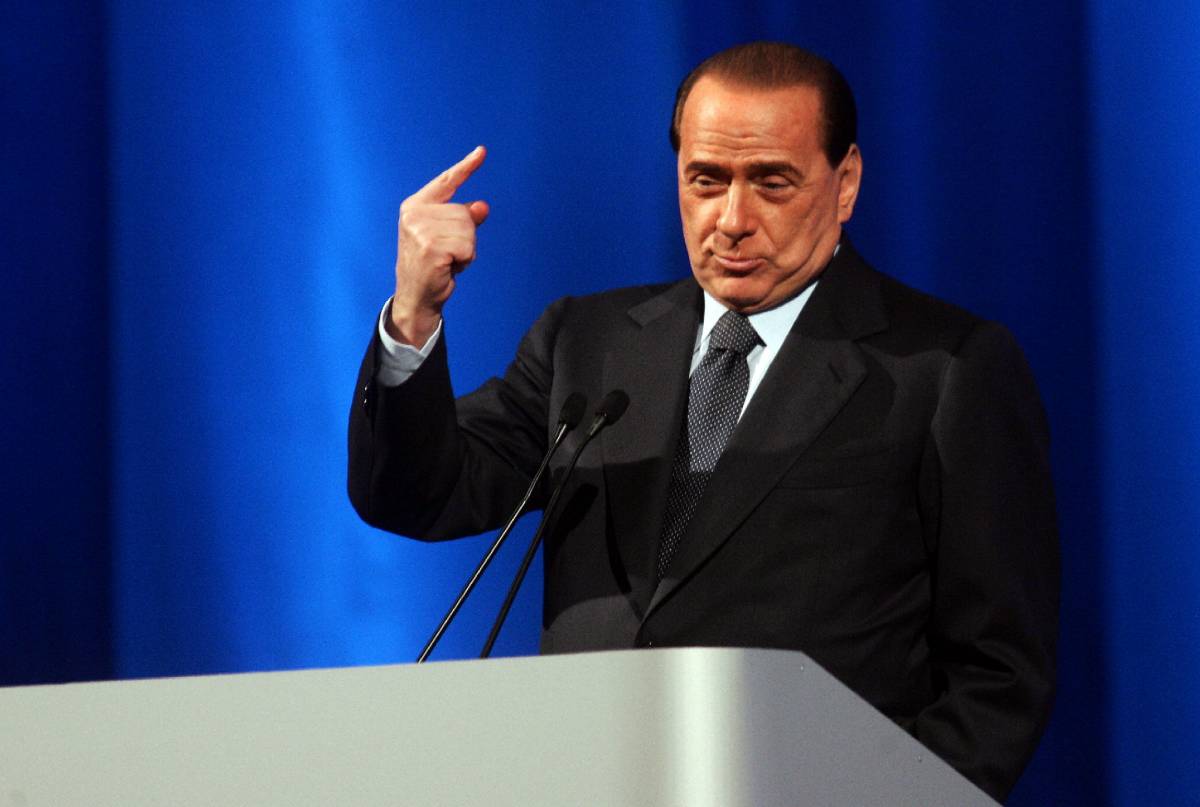 Berlusconi: "Stanno implodendo ma non è detto che cadano oggi"