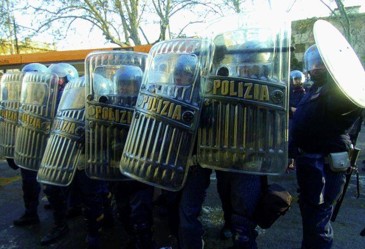 Trentamila In Piazza Ma Senza Sapere Perch IlGiornale it