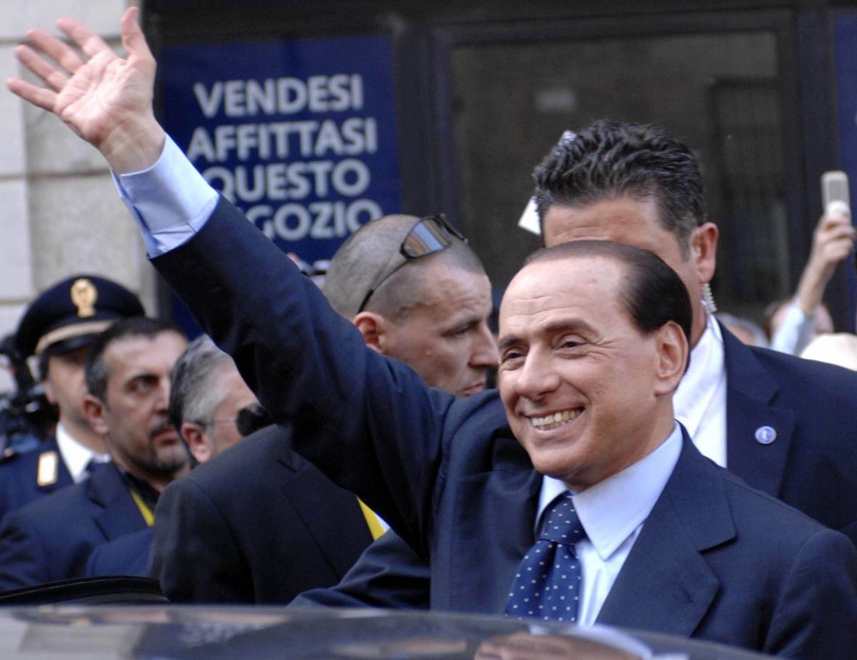 Berlusconi a Fini: "Offeso dai sospetti"