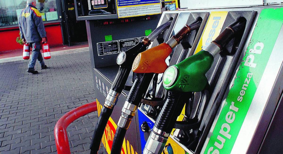 Petrolio record, diesel a 1,30 euro