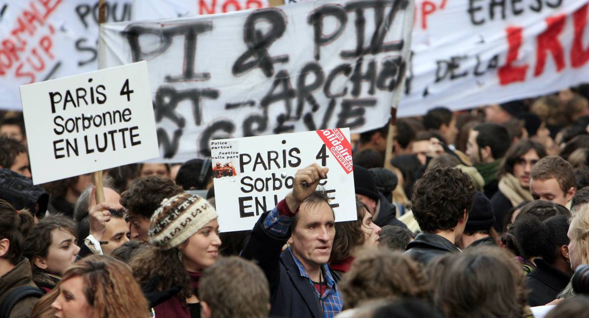 Francia, scontri 
alla Sorbona: 
chiusa l'università