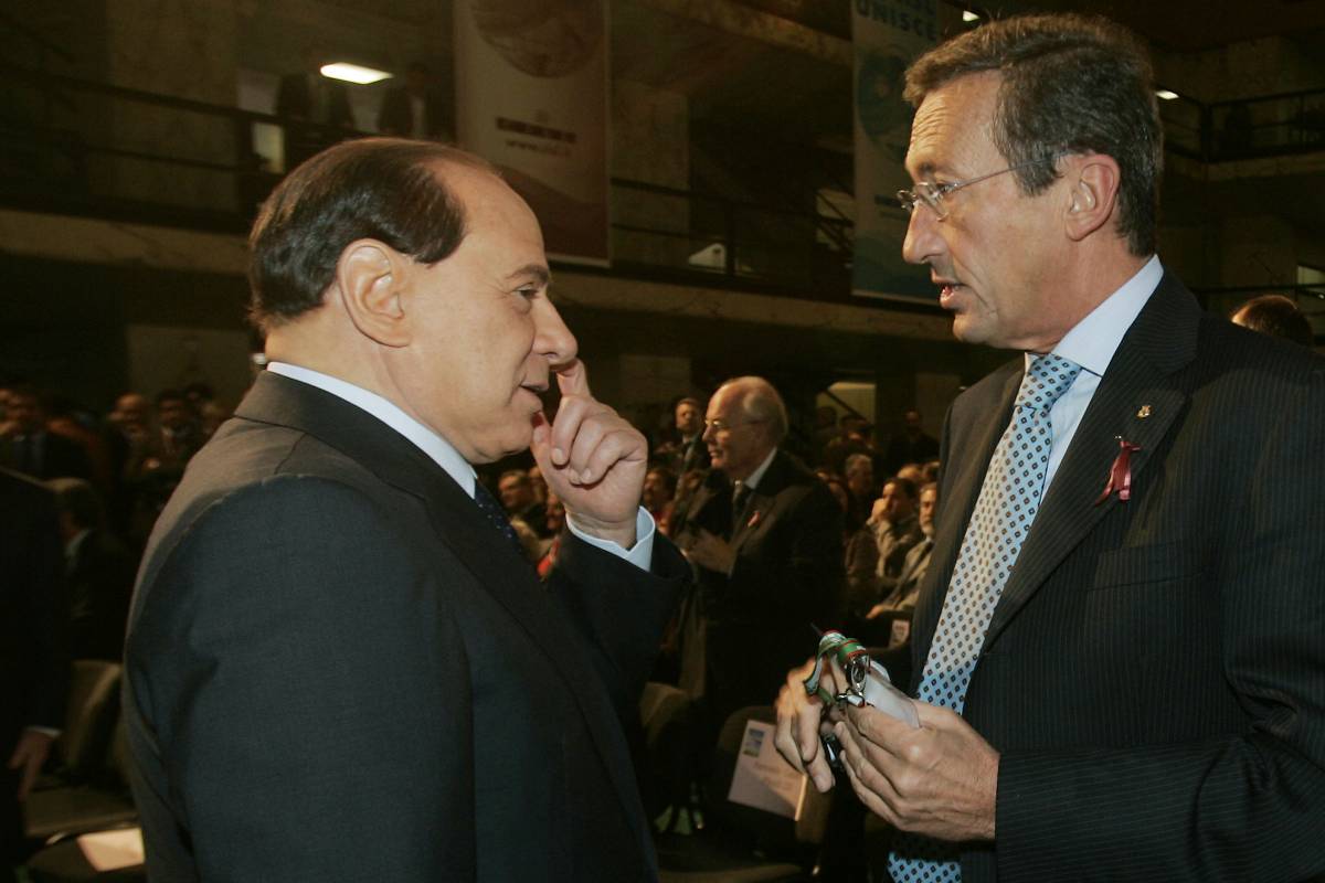 Berlusconi: il nuovo partito già nato 
Fini: mani libere su giustizia e tv