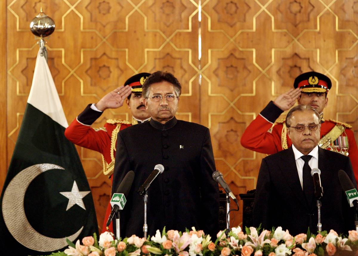 Pakistan, giura Musharraf: 
democrazia, a modo nostro