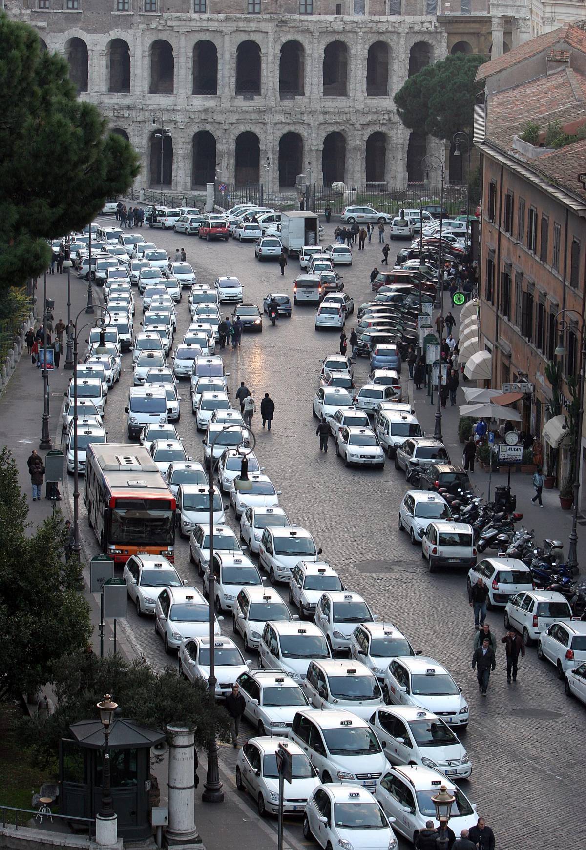 Tassisti, un volantino rivolto ai cittadini