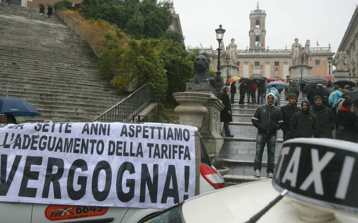 Pioggia, code, urla e clacson. Viaggio nella rabbia di Roma