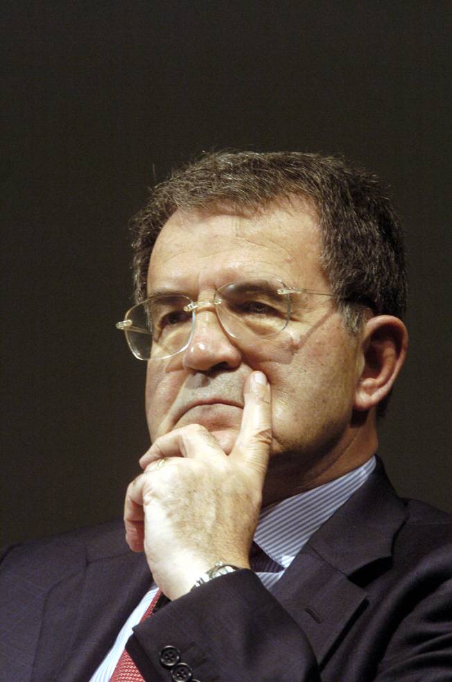 Prodi rema contro: il patto non basta. Unione in allarme