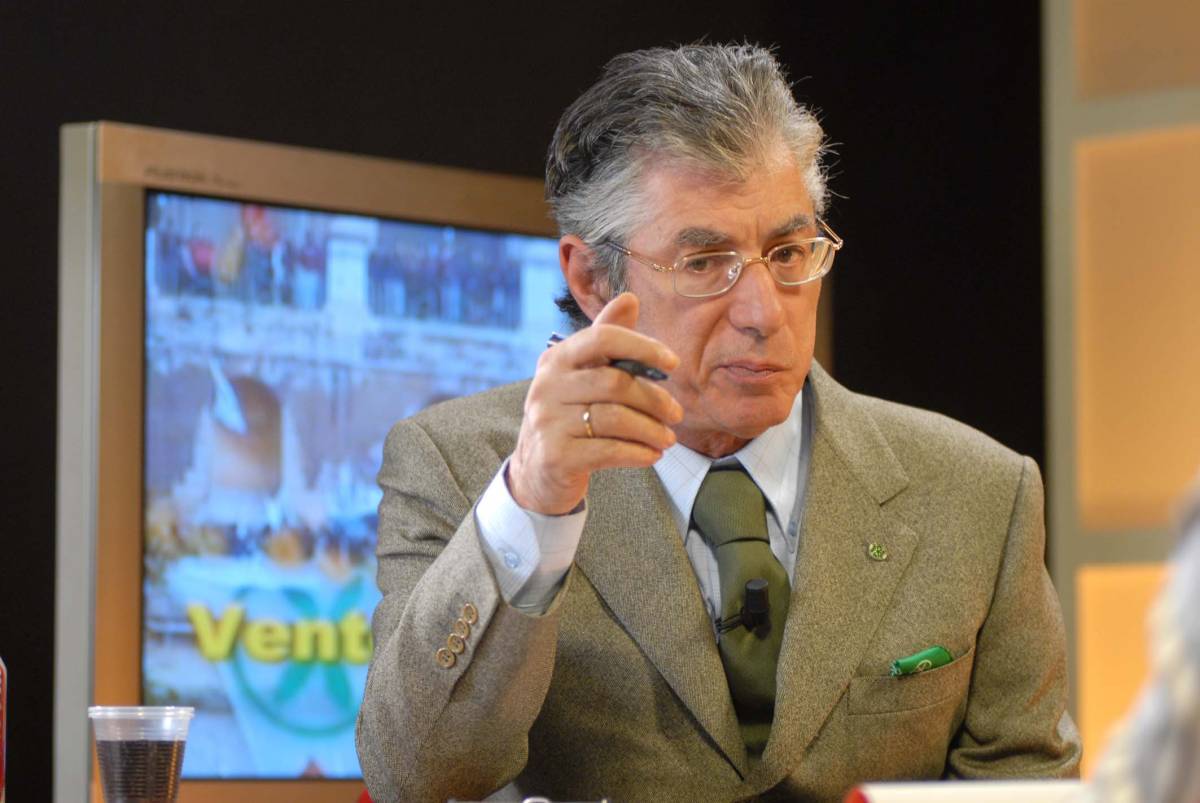 Bossi: se ci lasciano fuori dalla legge elettorale si scatena la rivoluzione