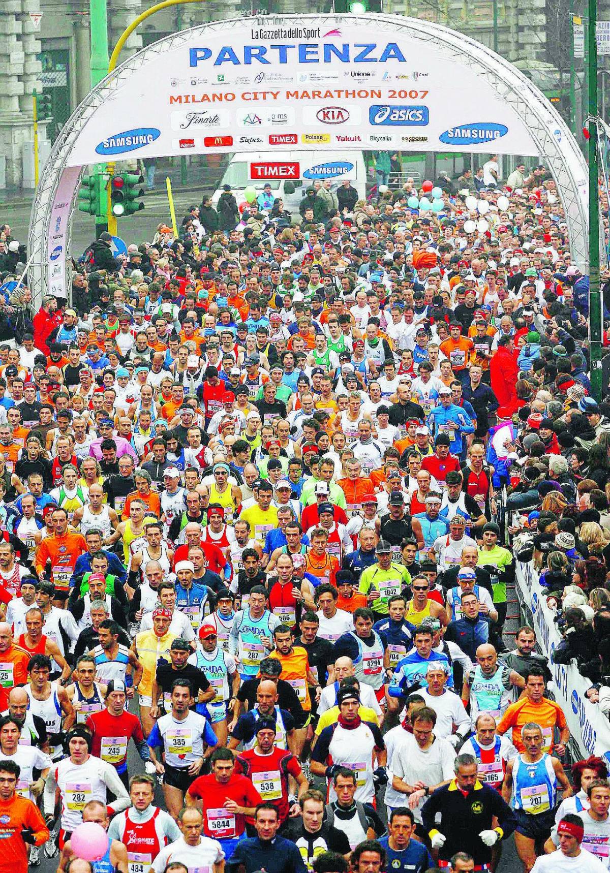I maratoneti del Natale invadono il centro: tutto esaurito nei negozi