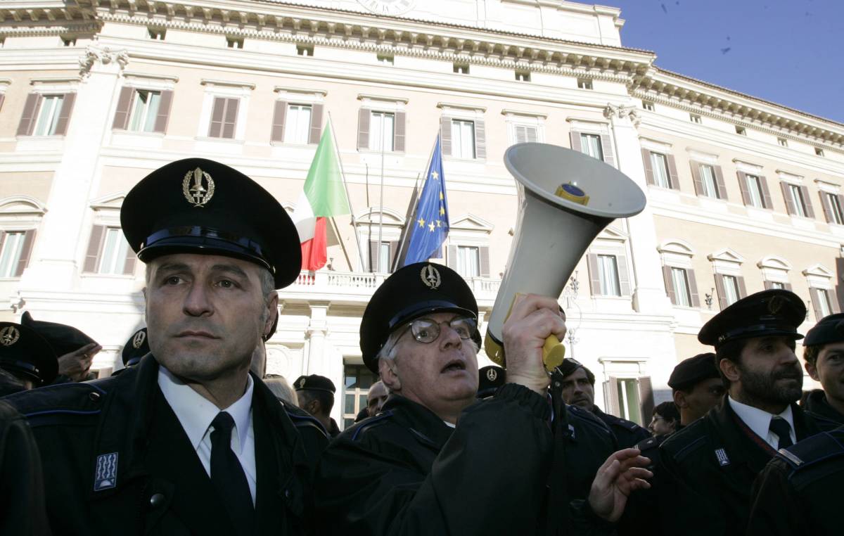 Metronotte, assalto a Montecitorio