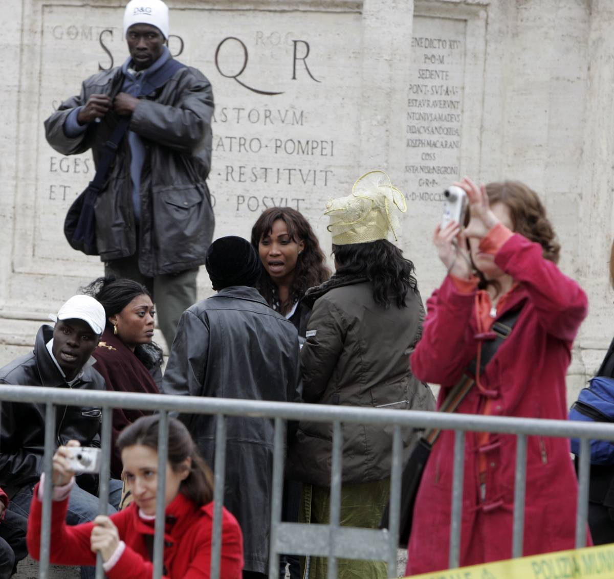 Roma, donna senegalese si dà fuoco. E' gravissima