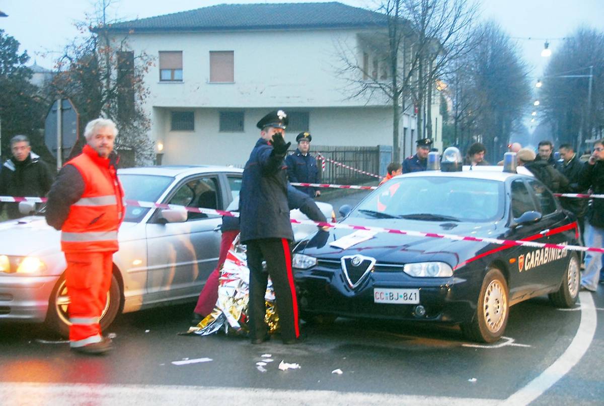 I rapinatori sparano: morti due banditi, 
feriti due carabinieri