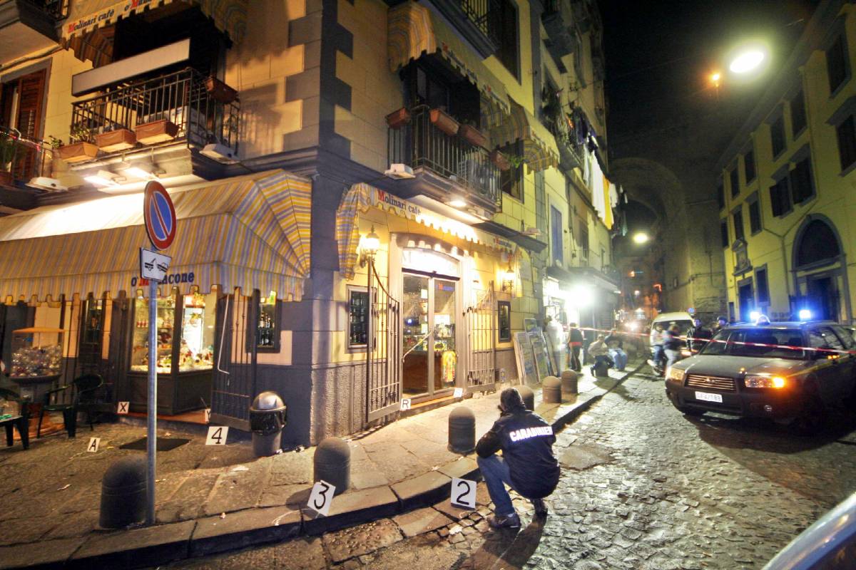 Napoli, ucciso in un agguato 
ferite due donne incinte