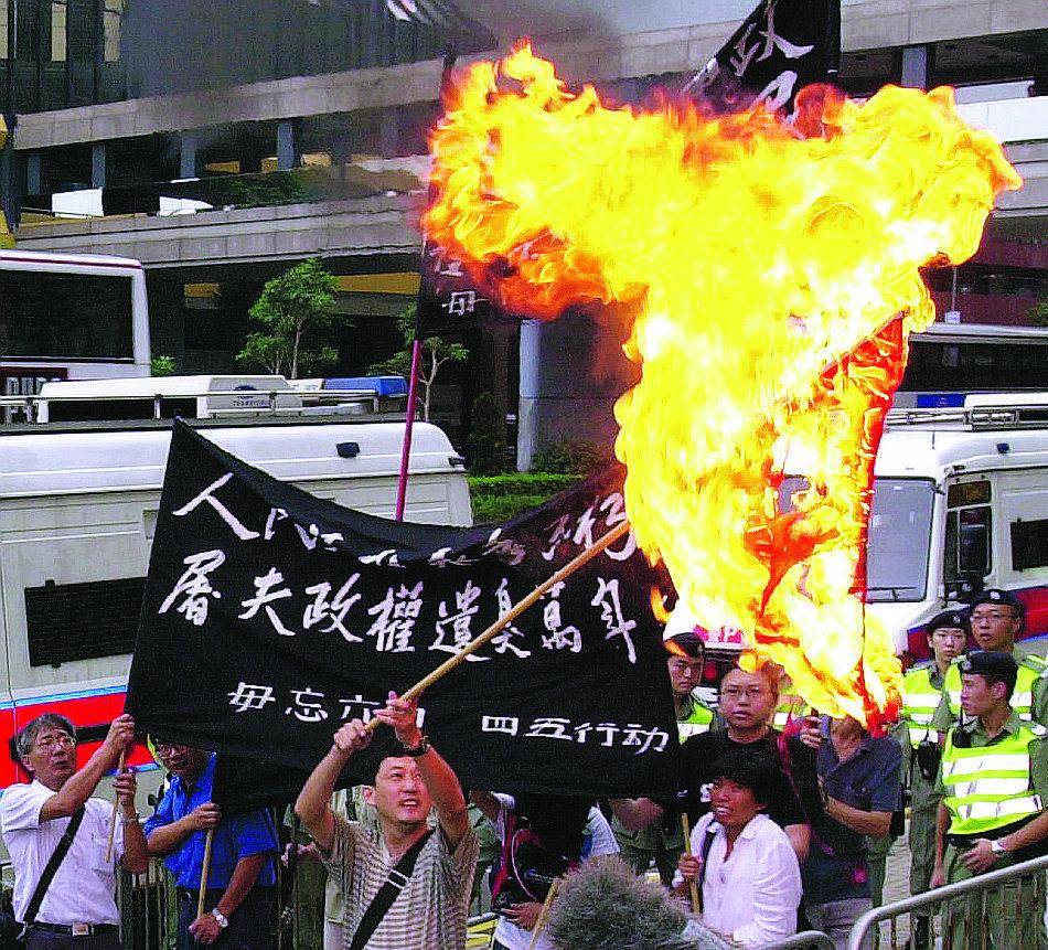 Hong Kong sfida Pechino: «Vogliamo la democrazia»