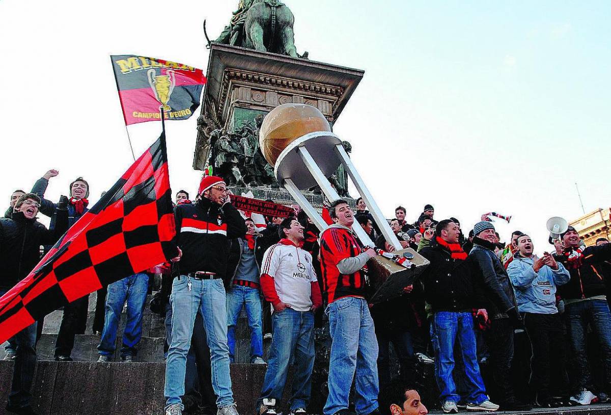 Mezzogiorno rossonero Da Tokio alle vie del centro esplode la gioia dei tifosi