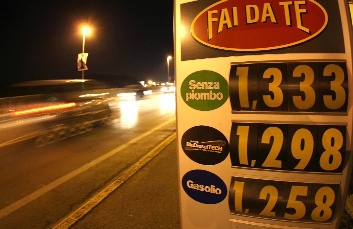 Benzina: ecco gli sconti al fai da te 
Accordo tra Antitrust e compagnie