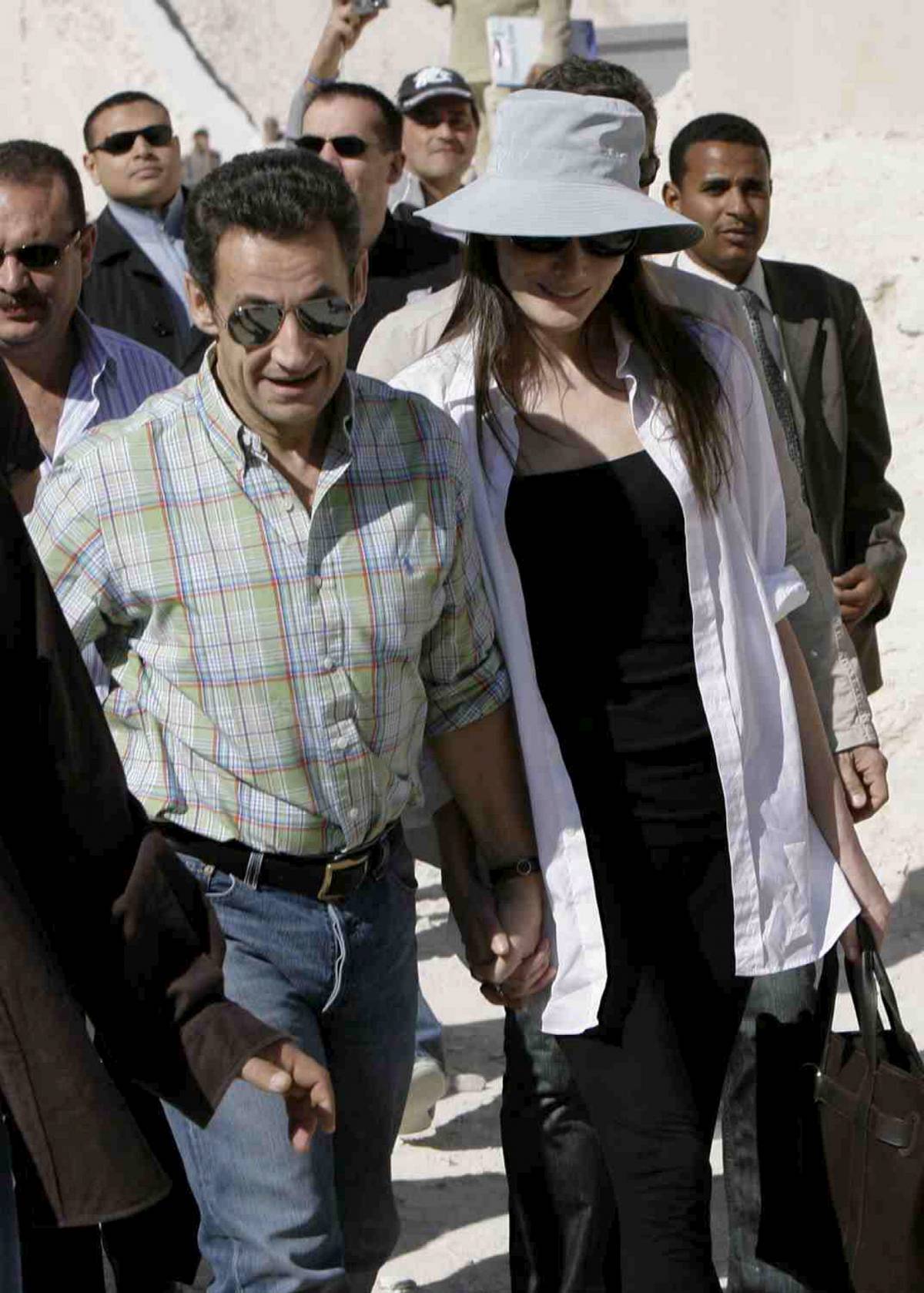 Sarkozy e Carla Bruni 
a Luxor mano nella mano