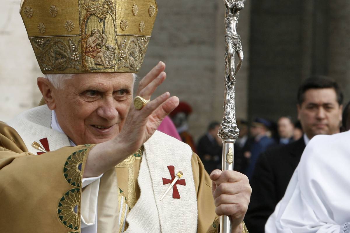Il Papa: "La pace si costruisce  
difendendo la famiglia naturale"
