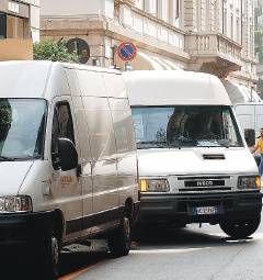 Taxi e trasportatori di cibi freschi, ecco le deroghe previste dal Comune