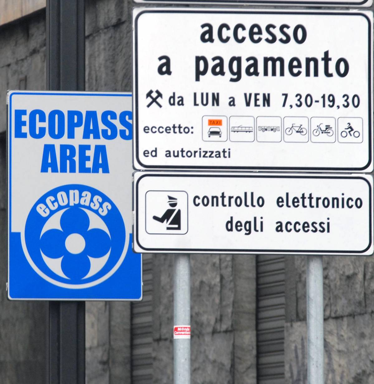 Milano, via all'operazione Ecopass