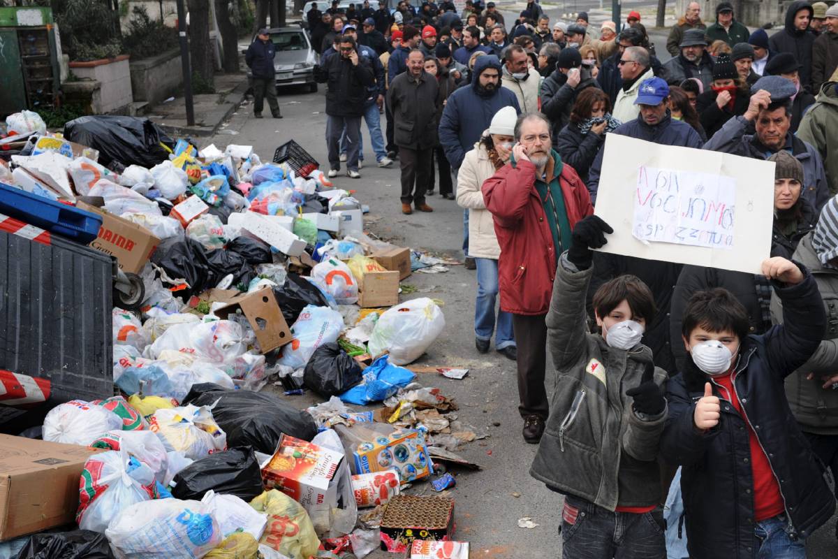 L’Europa processa i rifiuti di Napoli: "Ora servono nuove discariche"