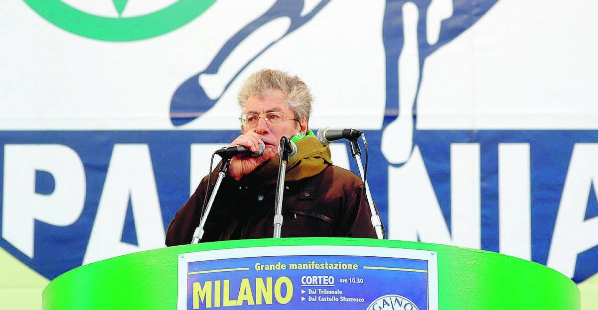 Bossi: «Il 20 tutti a Malpensa contro i colonialisti di Roma»