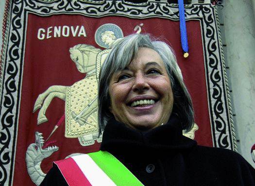 La sindaco «paga» la targa all’eroe