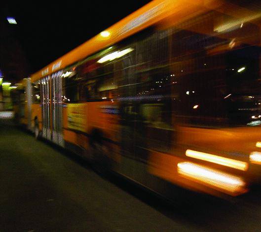 Minaccia autista del bus: «Vai più forte o ti sparo»