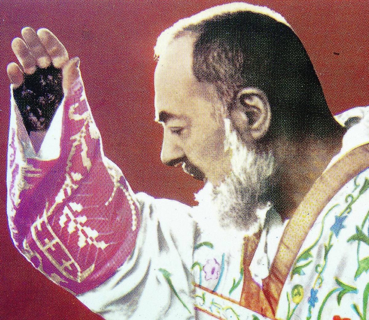 Padre Pio riesumato Il suo corpo esposto per i fedeli