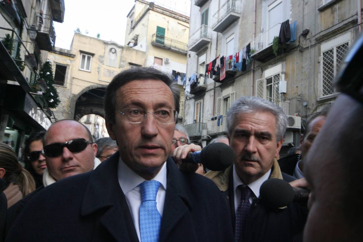 Fini: "Provo un senso di schifo"