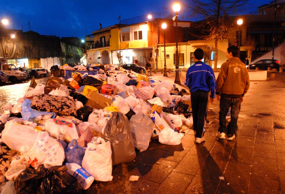 "De Gennaro usi l'esercito" 
Rifiuti, il business tedesco