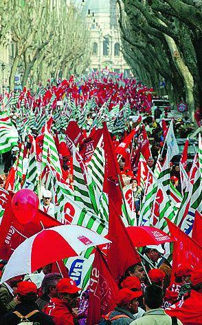 Sindacati bocciati: «I cittadini non si fidano più»