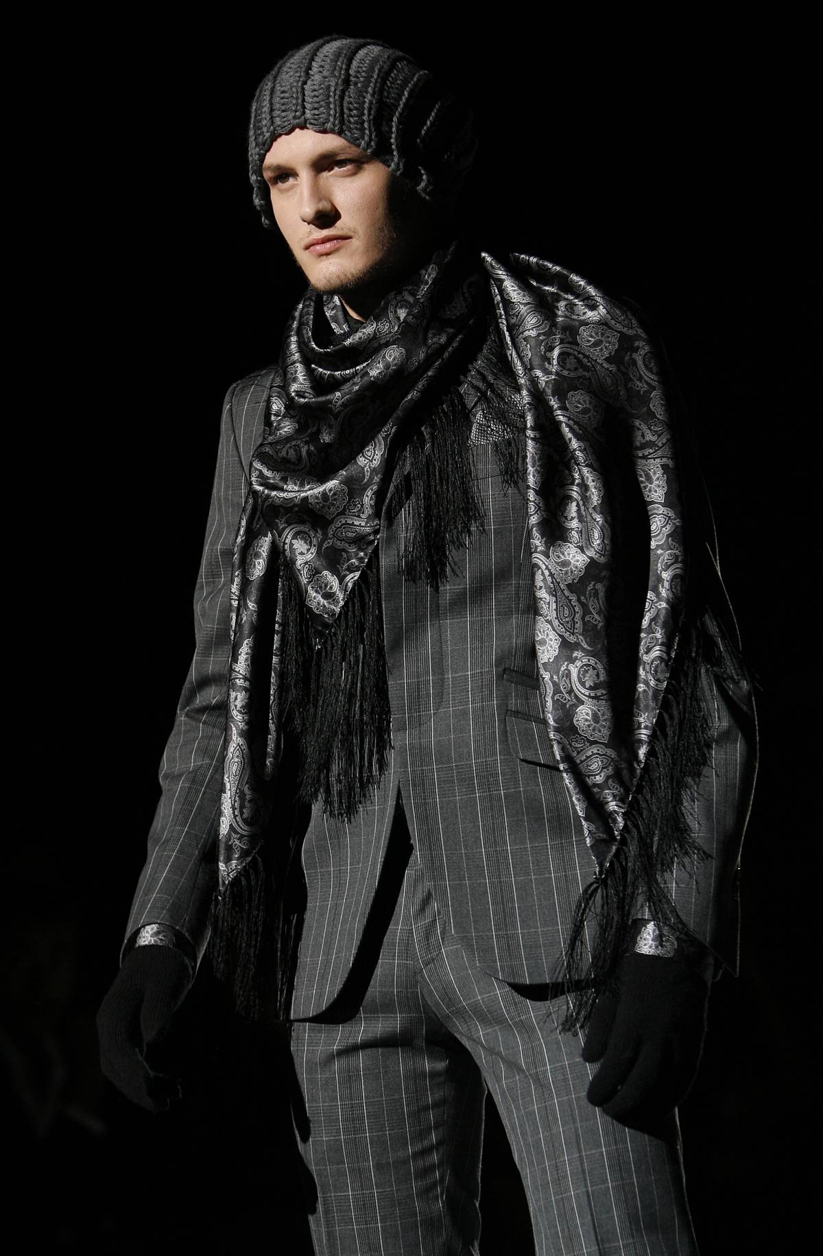 Milano, in passerella la moda "gipsy-rock"